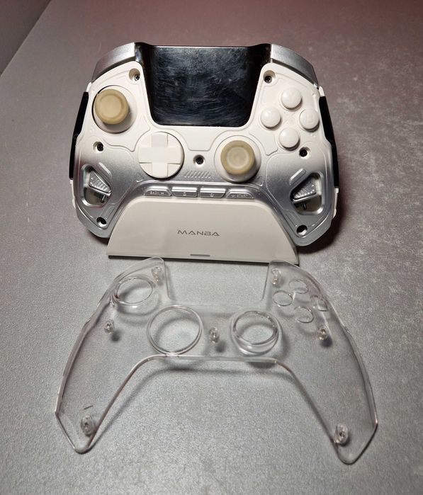Pad kontroler MANBA ONE ze stacją ładującą