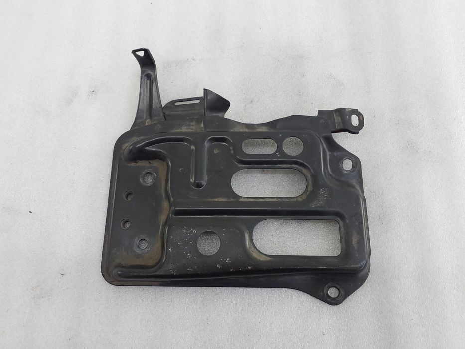 Base / caixa da bateria TOYOTA Auris Hatchback Van (_E18_)