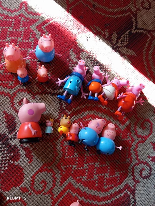 Іграшки свинка Пепа ,три кота,Маша і ведмідь