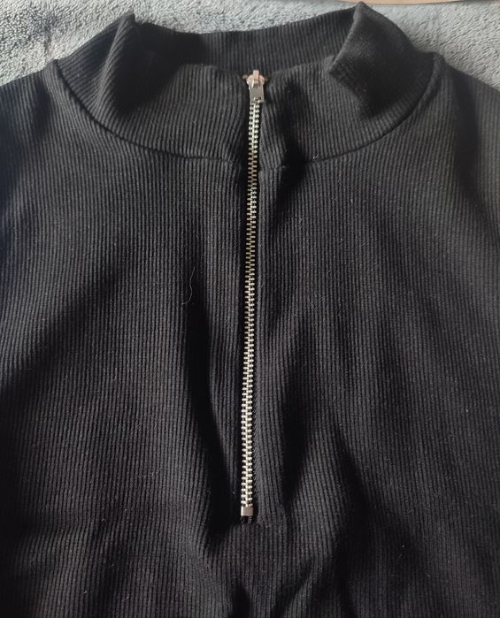 Top de fecho Zara; tamanho L