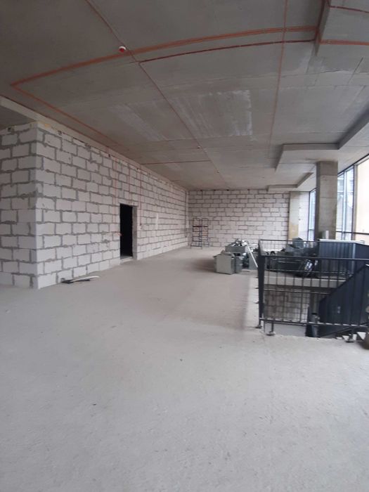 Продаж фасадного приміщення в БЦ по вул. Хімічній , 1328 м2