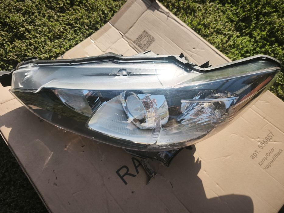 Mazda 6 GL Фари пара