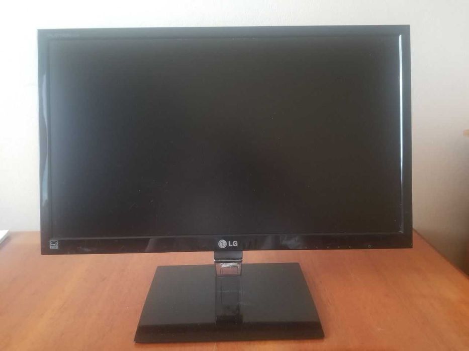 Монітор LG e2260