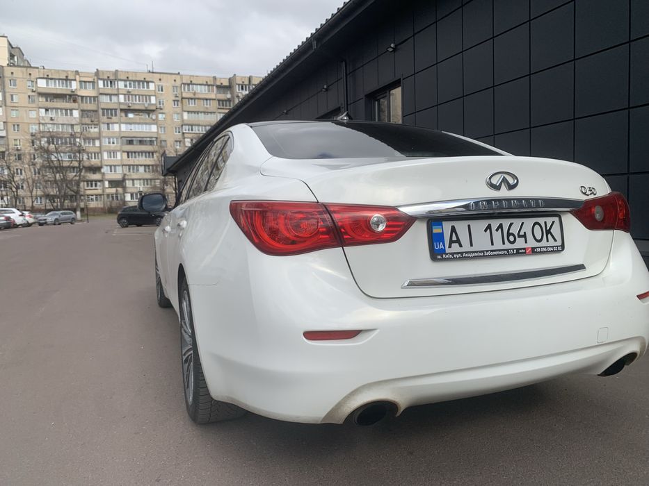 Продам финика Q50 в отличном стане