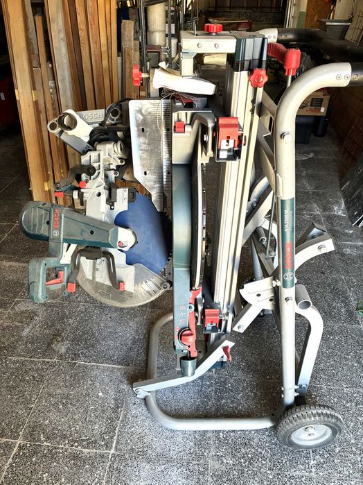 Bancada GTA 2500 W com serra de esquadria Bosch GCM 12 GDL