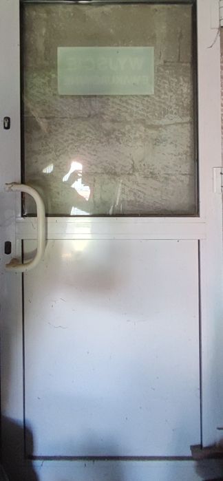 Drzwi aluminiowe przeszklone