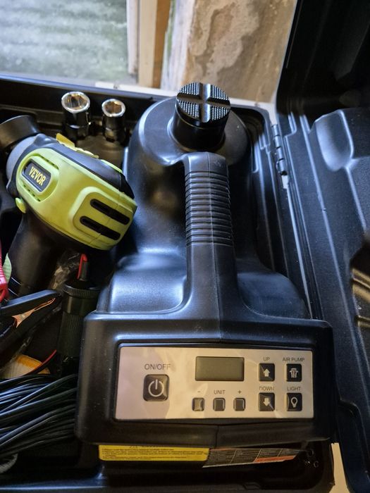podnośnik samochodowy z walizką elektryczny 12 V