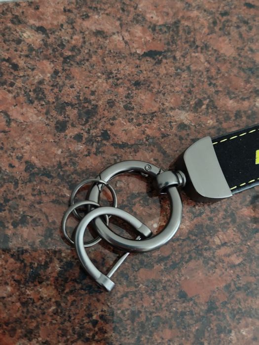 Breloczek do kluczy AMG Yellow zamsz czarny karabińczyk