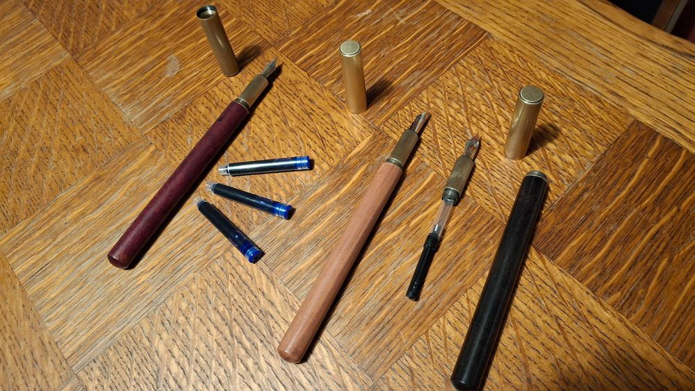 Pióro wieczne z onyksową podstawką