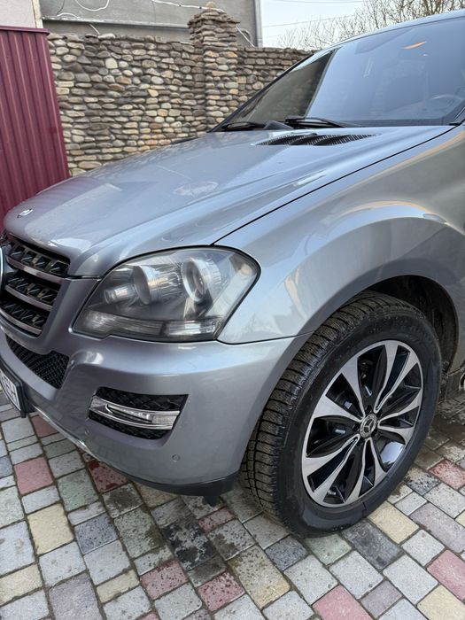 Продається мерседес ML 300