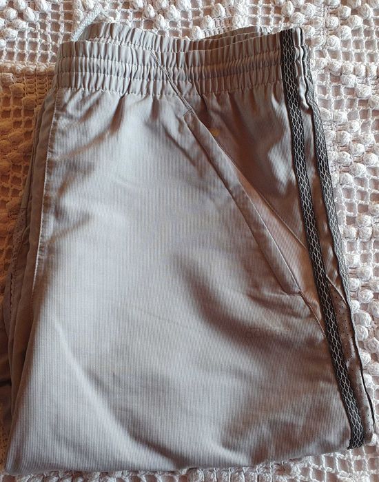 Calções / Bermudas Adidas, com sistema climacool, tamanho "S/M"