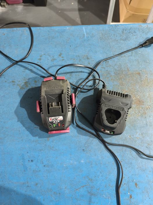 Carregador de baterias Parkside