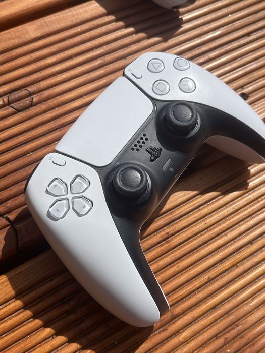 Ps5 digital bez napędu stan idealny dwa pady