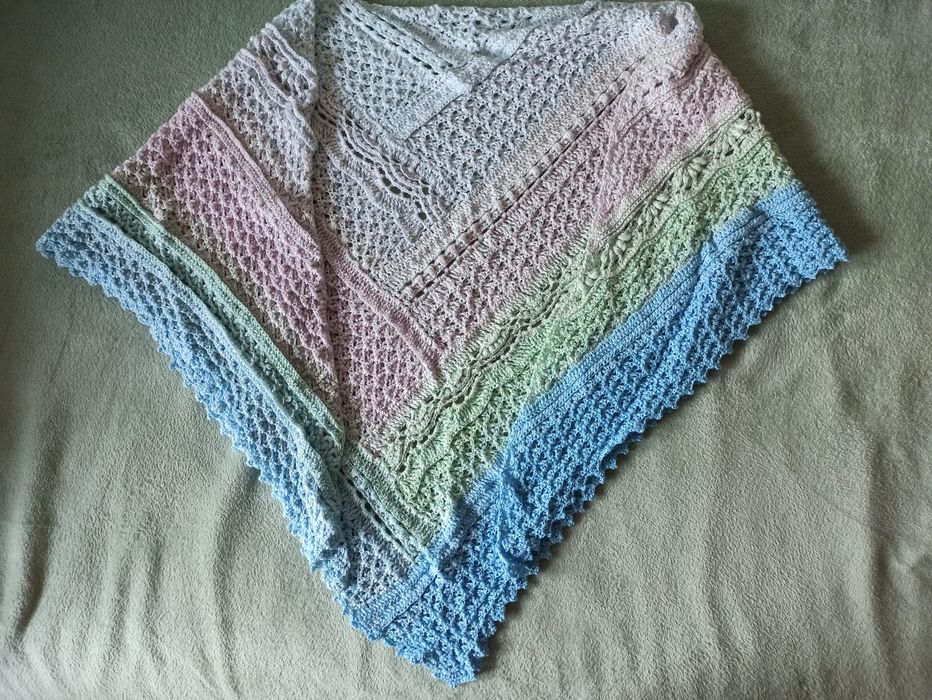 Symetryczna duża pastelowa chusta handmade