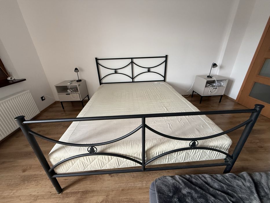 Łóżko 160x200 cm z materacem