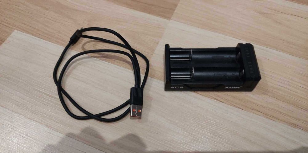 Ładowarka do akumulatorów Xtar SC2 - Czarna