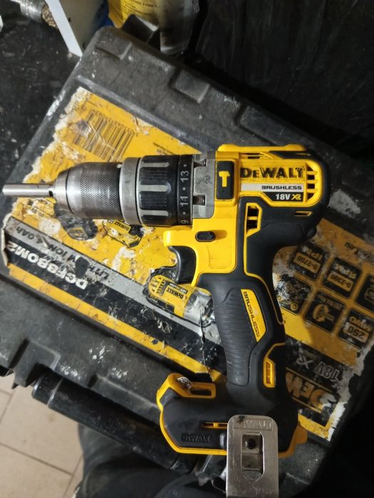 Wkrętarka udarowa DeWalt DCD796