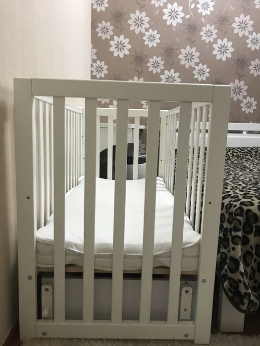 Продам дитяче ліжечко Veres ЛД-13 з маятниковим механізмом.