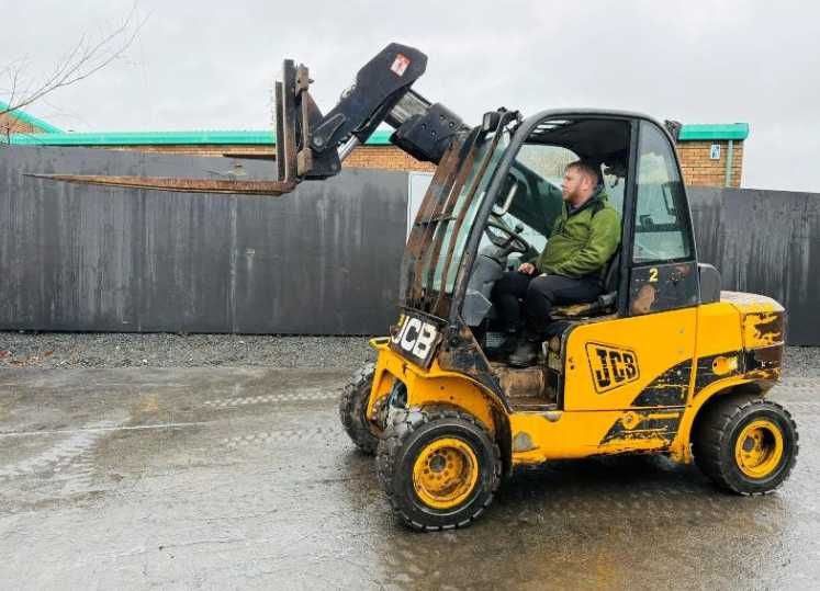 Телескопічний навантажувач JCB TLT 35D 4X4 + відео роботи