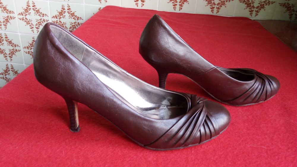 Buty szpilki SUSST r.39 26cm stan BDB okazja