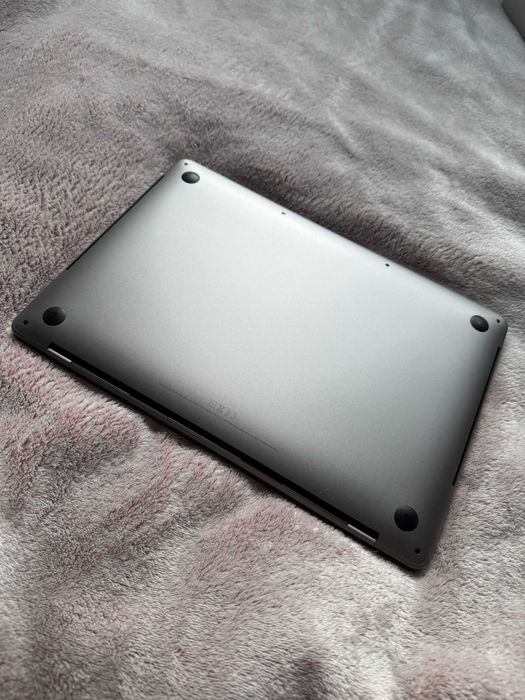 Macbook Pro 13 a2251 i7 16GB RAM 512GB SSD TOUCHBAR
