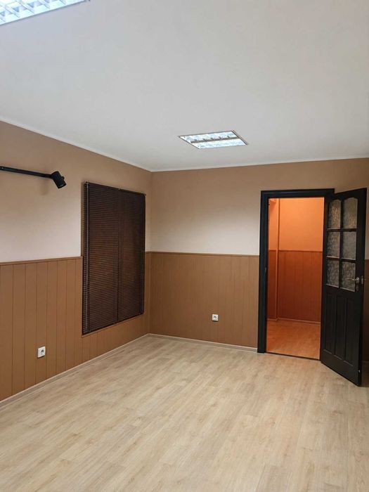 Продам приміщення 106 м.кв.на м-рні Таврійський.
