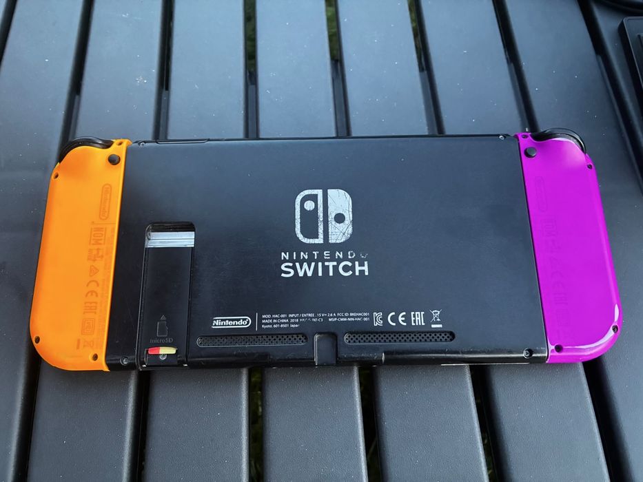 Nintendo Switch + microSD 128 GB – bardzo dobry stan