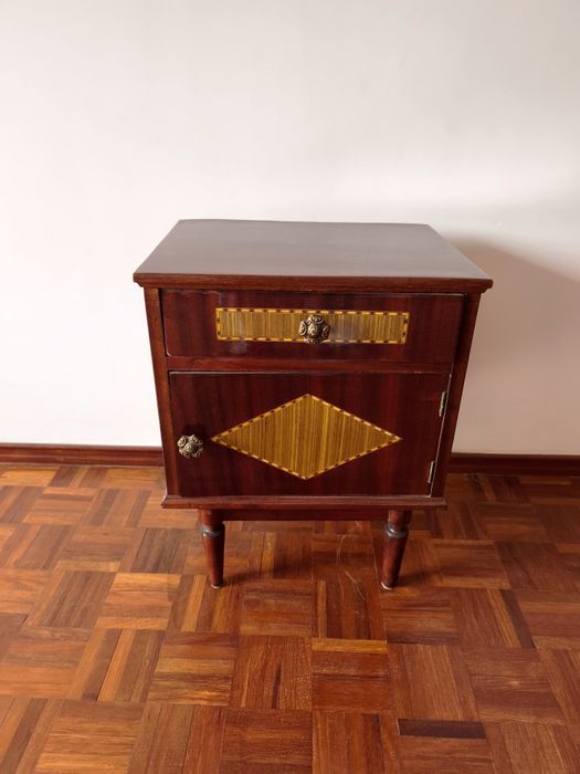 Mesa de cabeceira