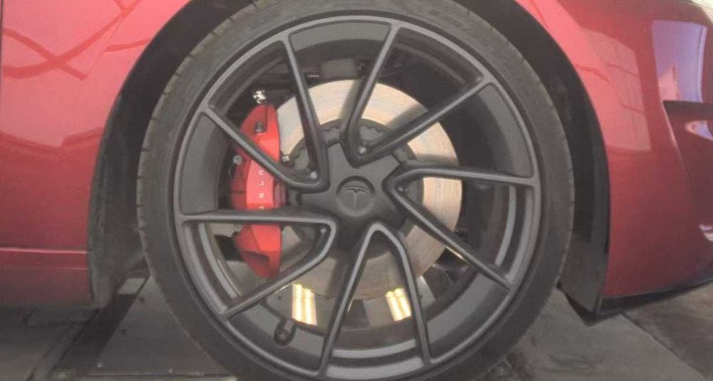 Tesla Model 3 Performance нового покоління Highland (2026 рік).