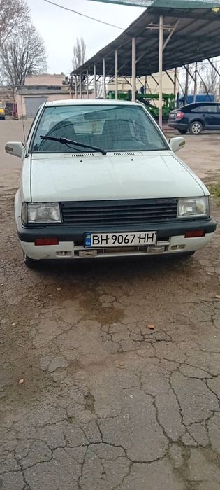 Продаю Nissan March 1985 года. Машина у меня уже 9 лет, всё это время обслуживал её вовремя и по-человечески. Кузов не гнилой, состояние для своих лет хорошее.

Салон полностью перешит, внутри аккуратно и приятно. Едет нормально, проблем по технике нет — можно сразу садиться и ездить.

Авто старое, но живое и надёжное. Если нужен простой и экономичный автомобиль, который не подвёл за годы — это он.
Торг только у капота.