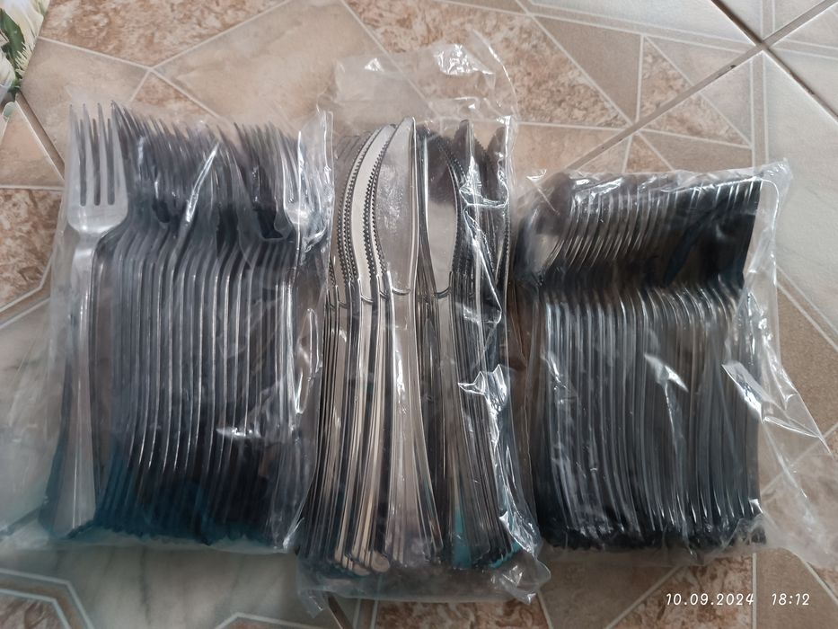 Набір столових приборів одноразові