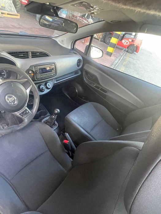 Toyota Yaris Comercial 1.0 – Branco – Económico e Fiável