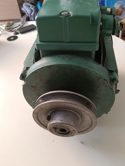 Motor trifásico usado em bom estado
