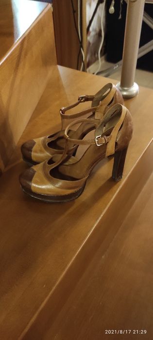 Buty skórzane na obcasie Gino Rossi