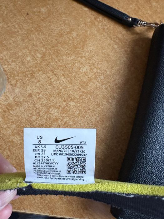 Кросівки nike жіночі 39 р