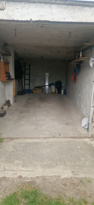 Garaz 18m 2. Sprzedam