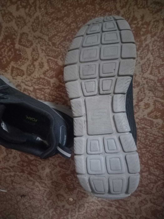 Кросівки  Skechers розмір 44