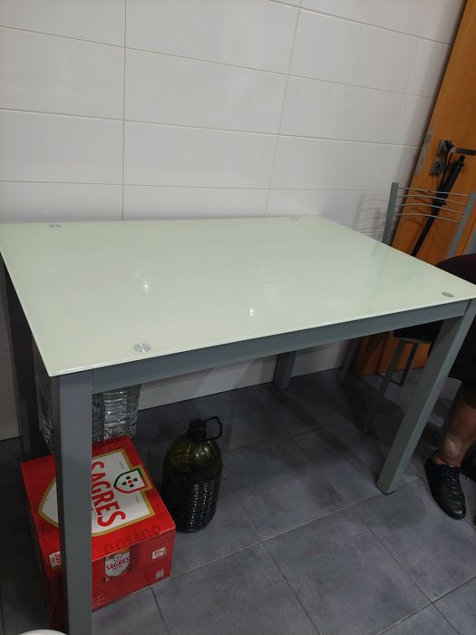 Mesa usada de cozinha