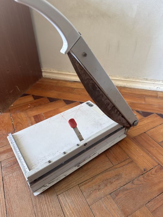 Vendo máquina de cortar  papel
