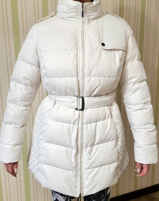 Стильна куртка білого кольору наповнення пух/полегшена,розмір L