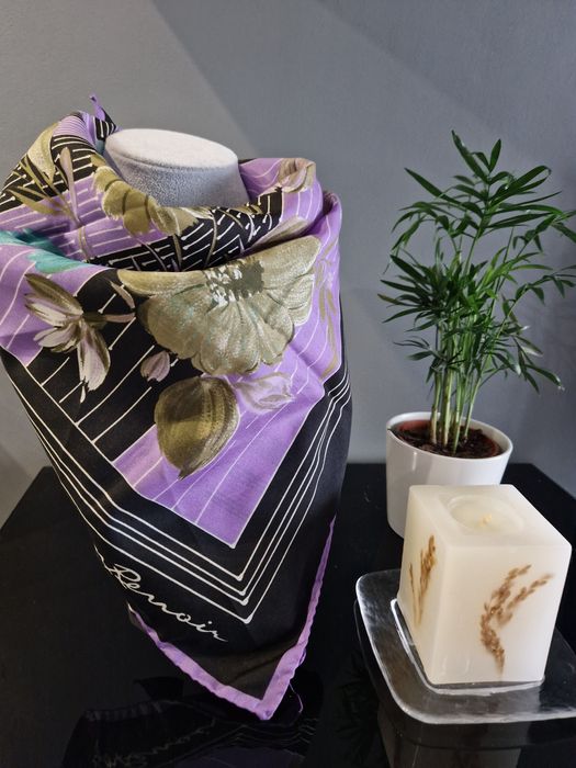 Fioletowa chustka apaszka na szyję