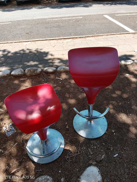 Bancos sobe e desce funcionais p/ cozinha, bar.