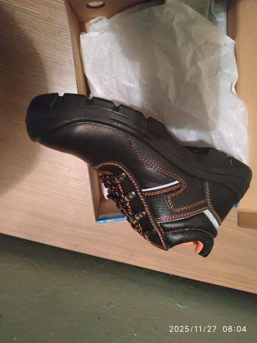 Беці 42розмір. Ботінки 41 розмір Чорні.