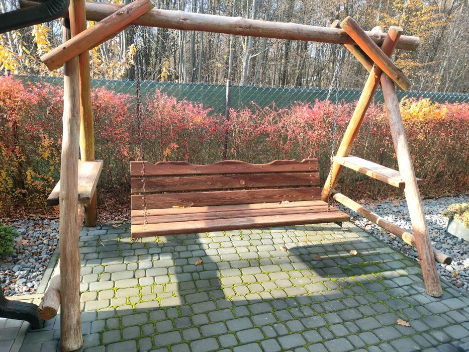Huśtawka ogrodowa drewniana