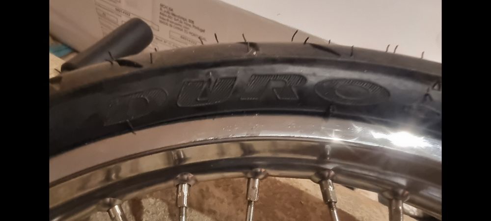 Pneus Duro 90.80-17 e avon spirit st 110.70-17
avon spirit st 110.7