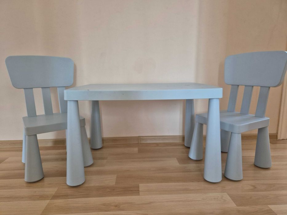 Stoliczek i dwa krzesełka z IKEA