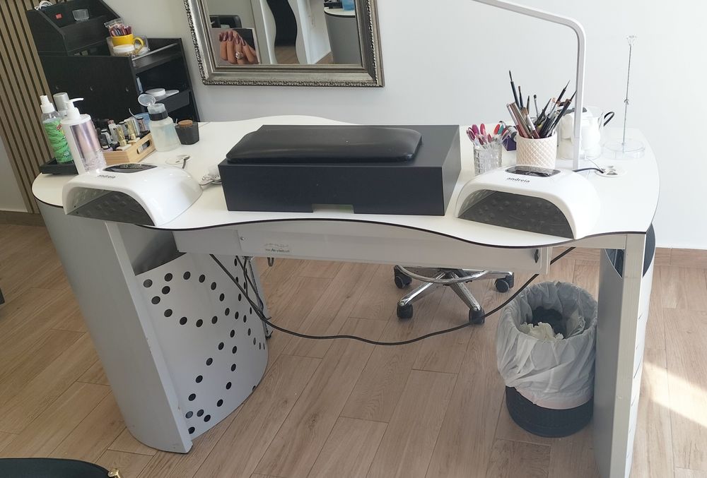 Mesa de unhas com aspirador