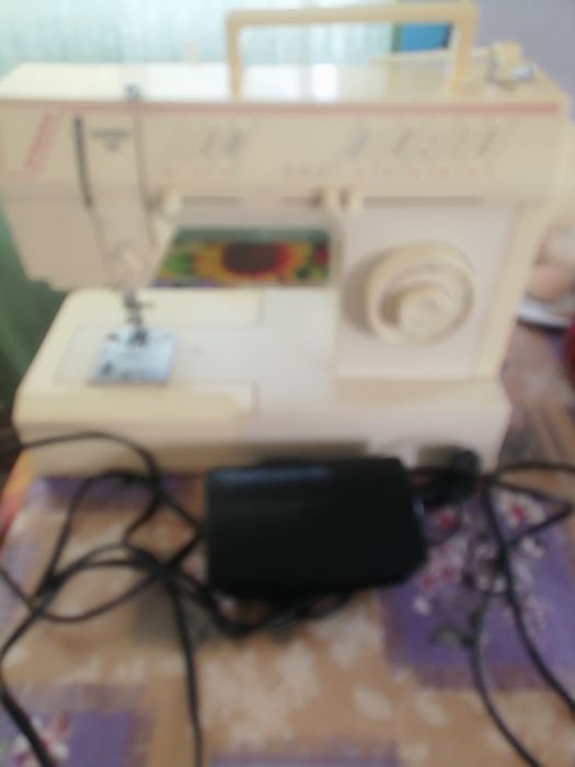 Продам швейную машинку.
