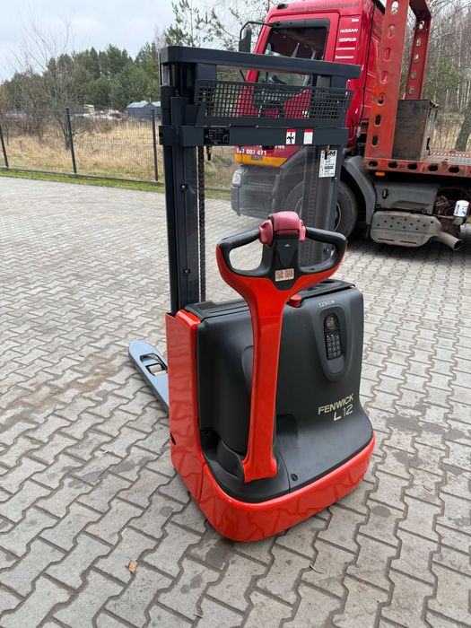 Wózek paletowy z masztem Linde L12 2019 r 2600 mm