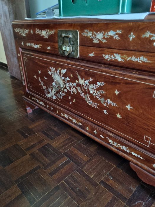 móvel em  madeira exótica